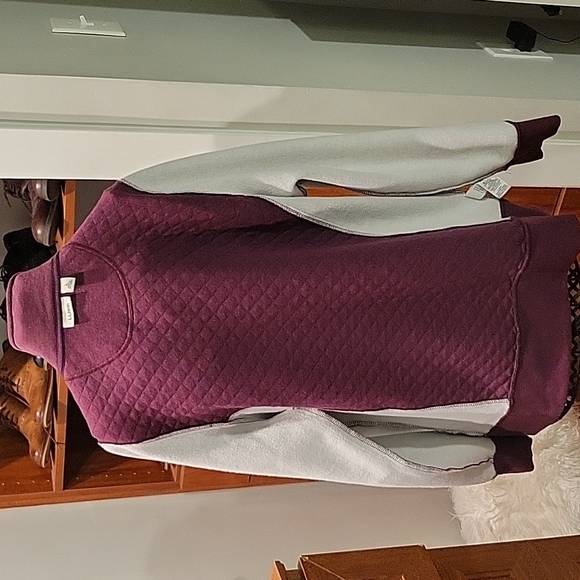 L.L. Bean sweater w/pouch pocket - Picture 4 of 5